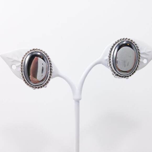 Vintage Whiting & Davis Hematite Earrings, Rhodium Plated - Picture 6 of 10